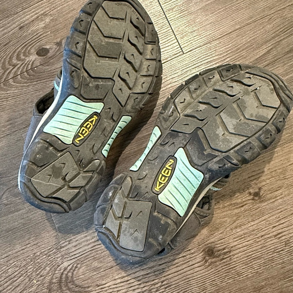 Keen Newport H2 women's size 8 sandal - Picture 3 of 3